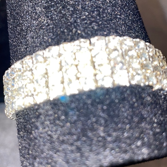Incredible Beautiful 360 Rhinestone 4 Incredible Rows Stretch Elegant Bracelet - Picture 4 of 6